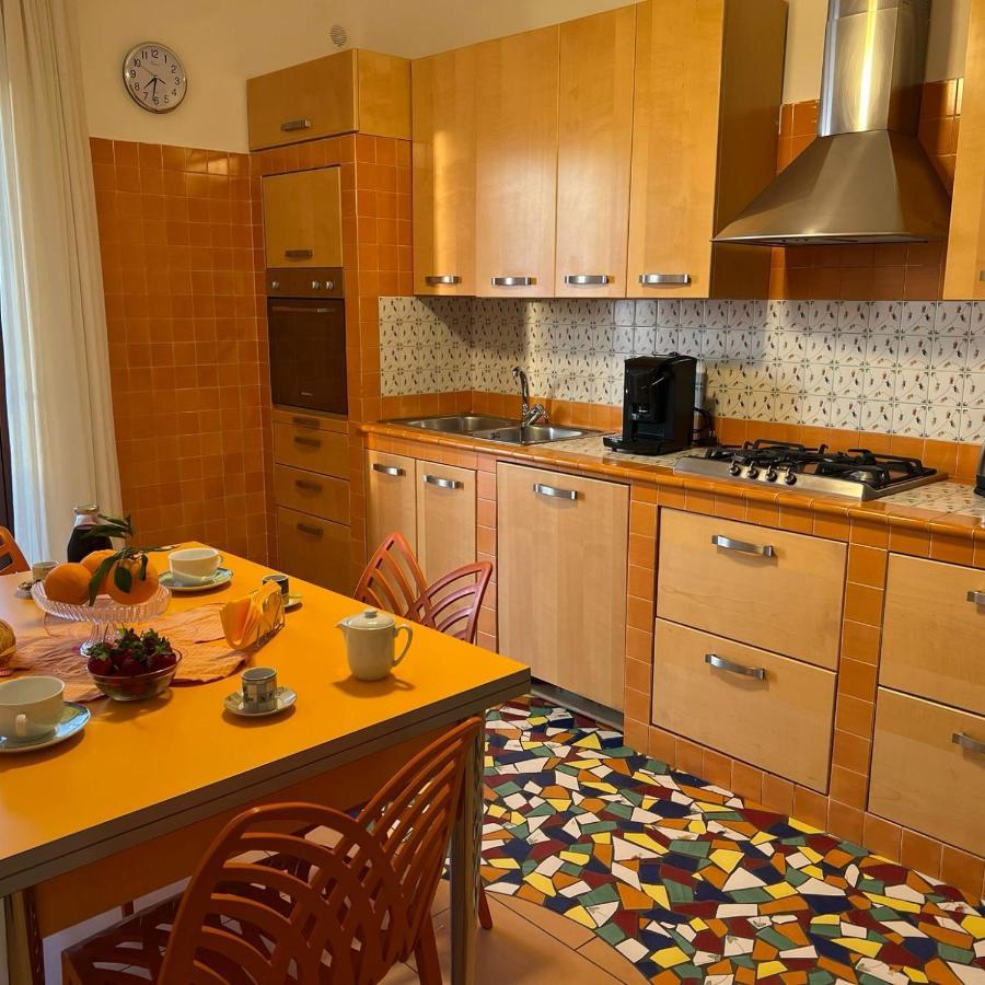 Vip Sul Mare Bed & Breakfast Кастеламаре ди Стабия Екстериор снимка
